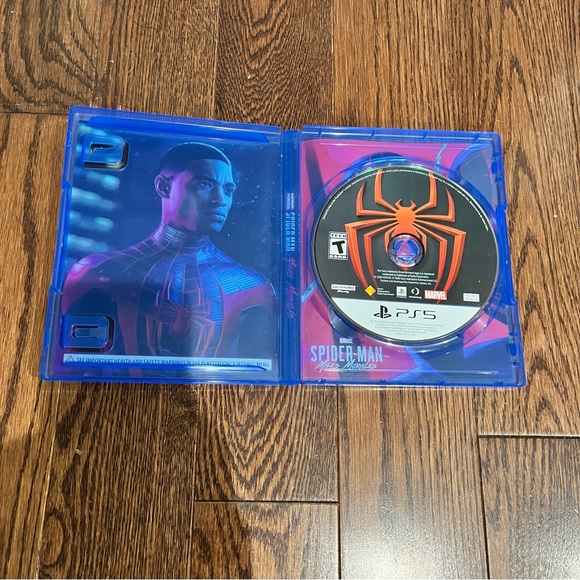 {PS5} Marvel Spider-Man: Miles Morales Launch Edition - Picture 2 of 4